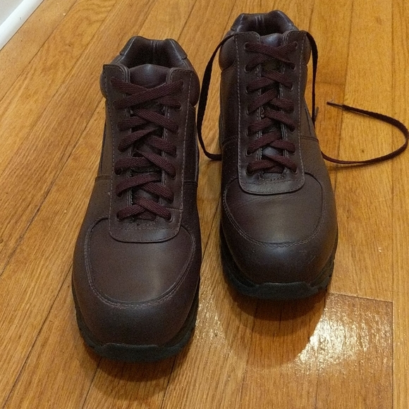 nike goadome boots burgundy